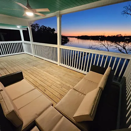 Pensacola Waterfront Retreat Vila